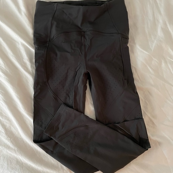 Lululemon Uncovered Strength High-Rise crop 23” - Picture 2 of 4